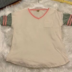 True Craft Size Medium B Neck tee